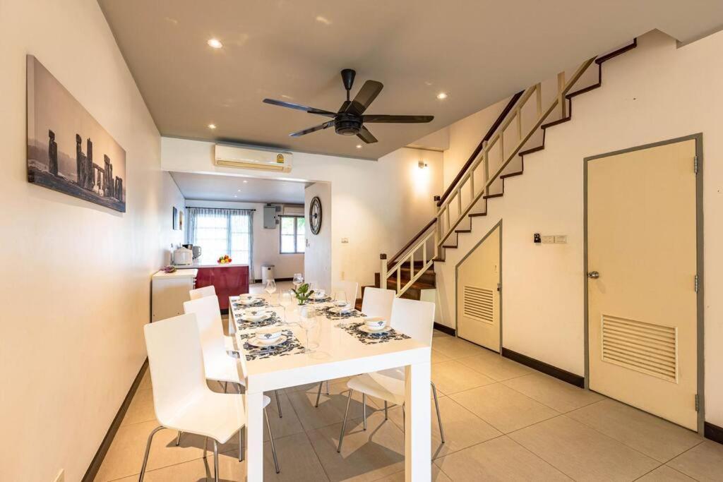 4 Bedroom Townhouse In Great Location! HHQ Exteriér fotografie