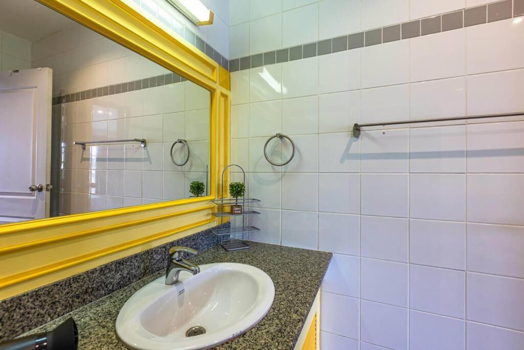 4 Bedroom Townhouse In Great Location! HHQ Exteriér fotografie