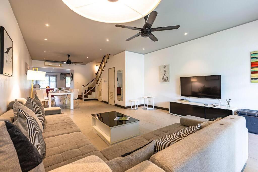 4 Bedroom Townhouse In Great Location! HHQ Exteriér fotografie