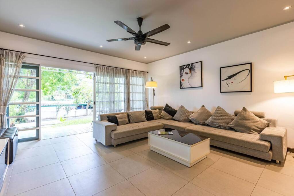 4 Bedroom Townhouse In Great Location! HHQ Exteriér fotografie