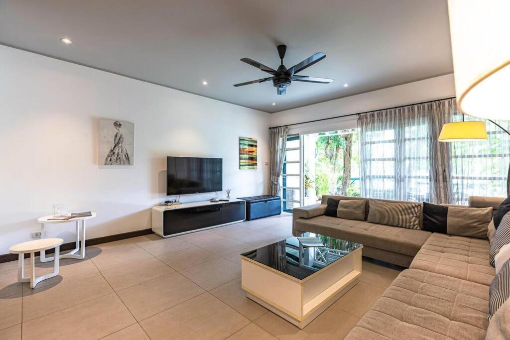 4 Bedroom Townhouse In Great Location! HHQ Exteriér fotografie